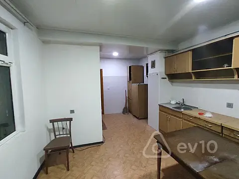 Satılır 5 otaqlı köhnə tikili 120 m²
