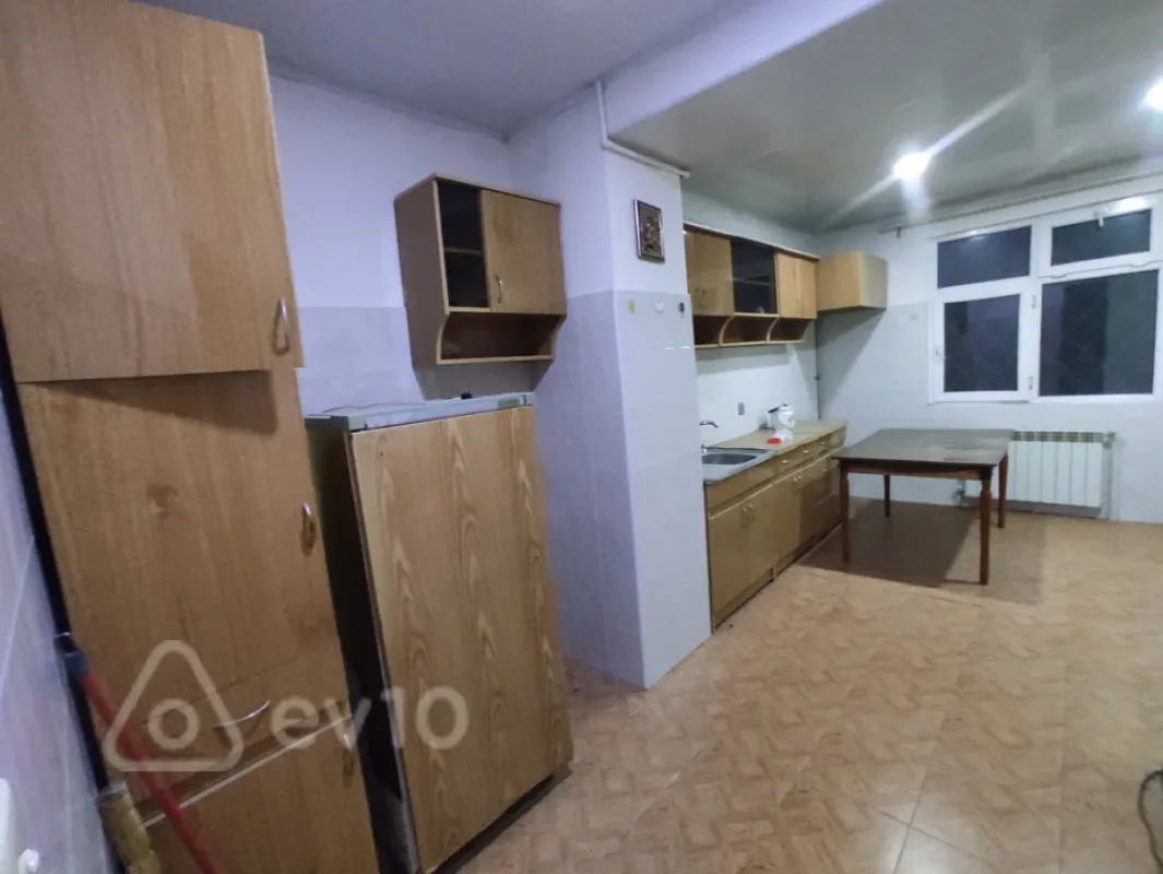 Satılır 5 otaqlı köhnə tikili 120 m²