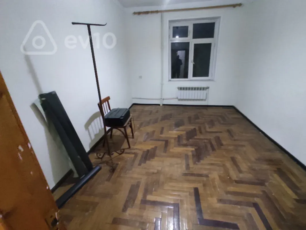 Satılır 5 otaqlı köhnə tikili 120 m²