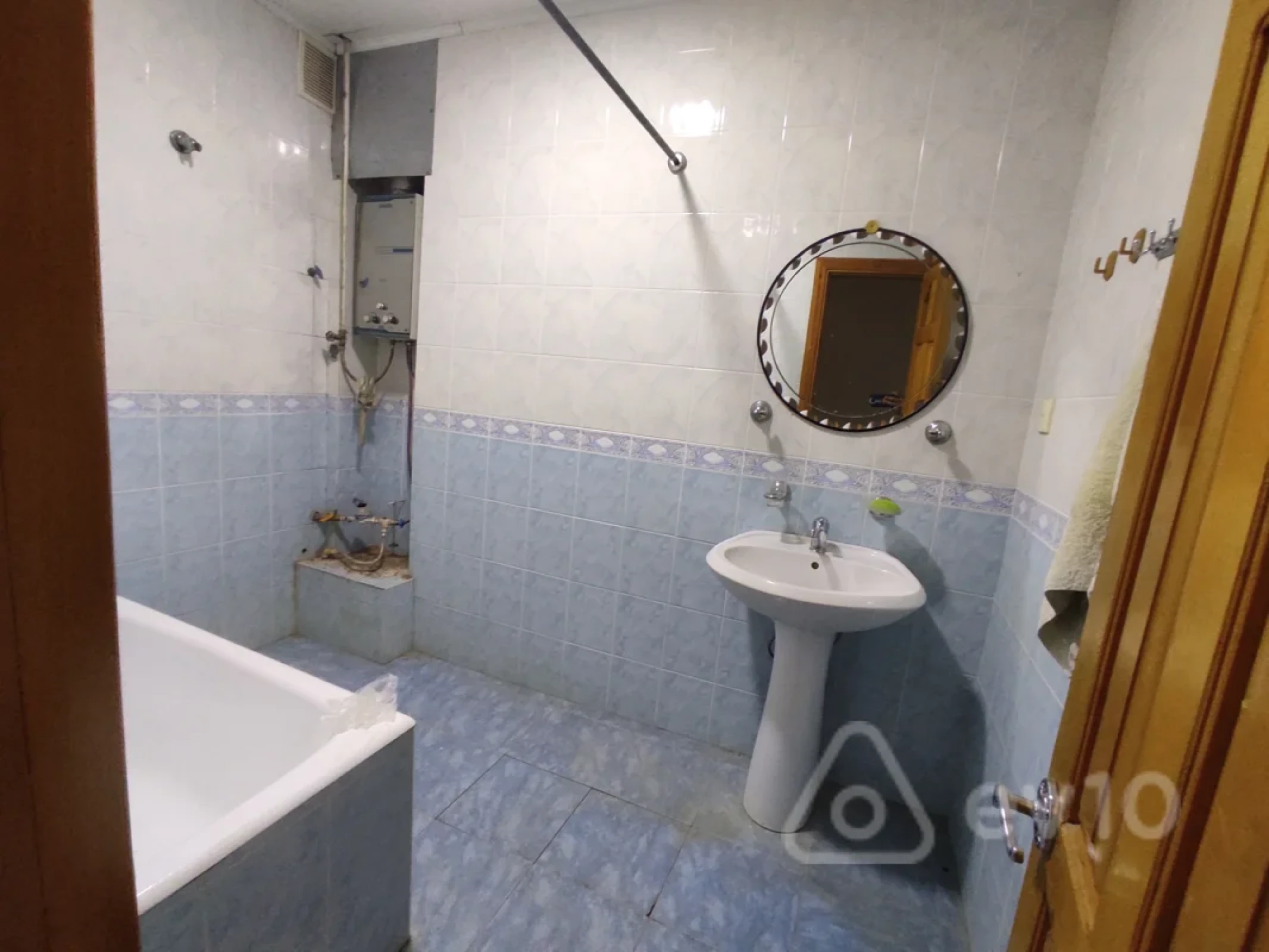Satılır 5 otaqlı köhnə tikili 120 m²