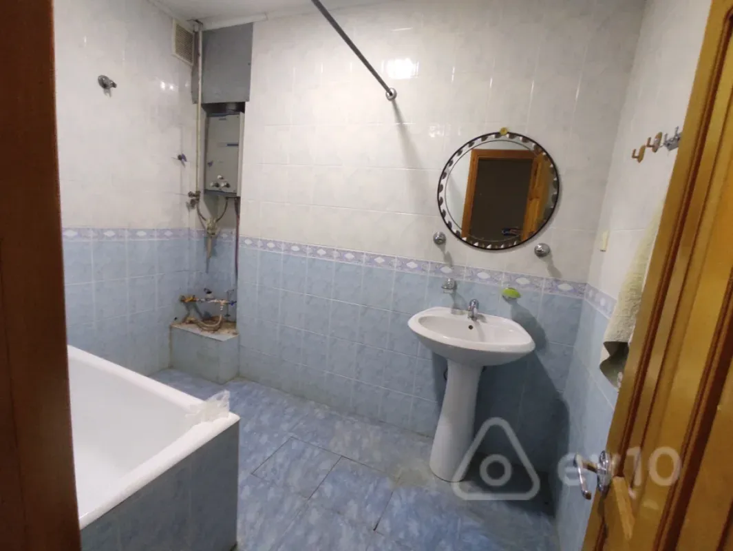 Satılır 5 otaqlı köhnə tikili 120 m²
