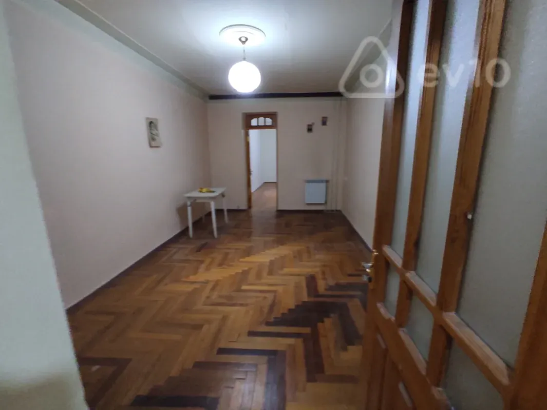 Satılır 5 otaqlı köhnə tikili 120 m²