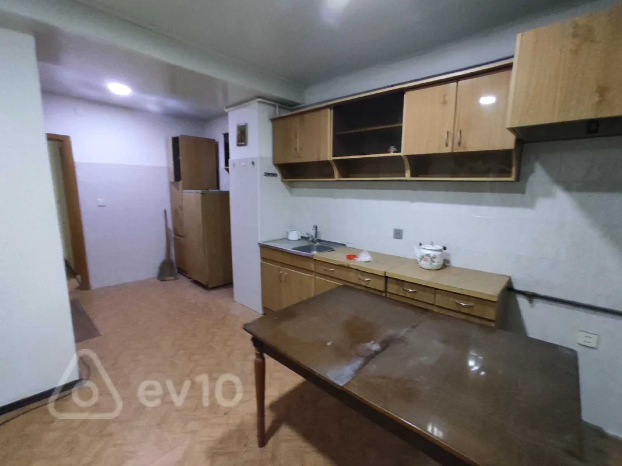 Satılır 5 otaqlı köhnə tikili 120 m²