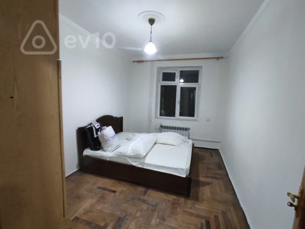 Satılır 5 otaqlı köhnə tikili 120 m²