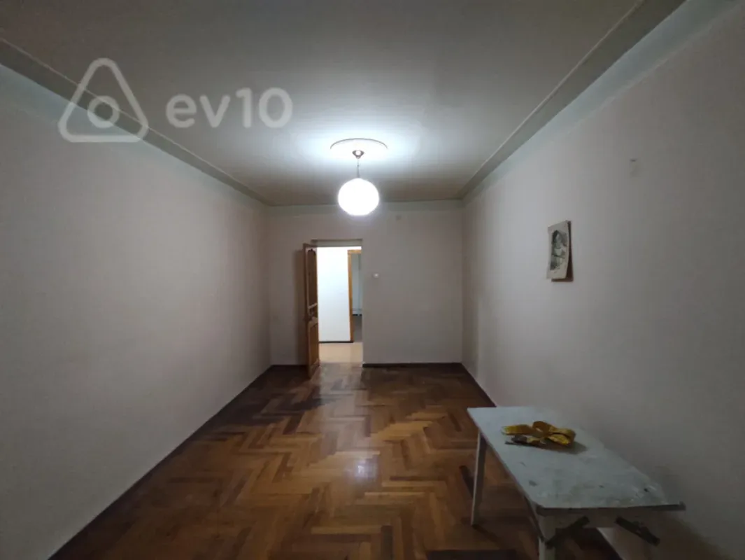 Satılır 5 otaqlı köhnə tikili 120 m²
