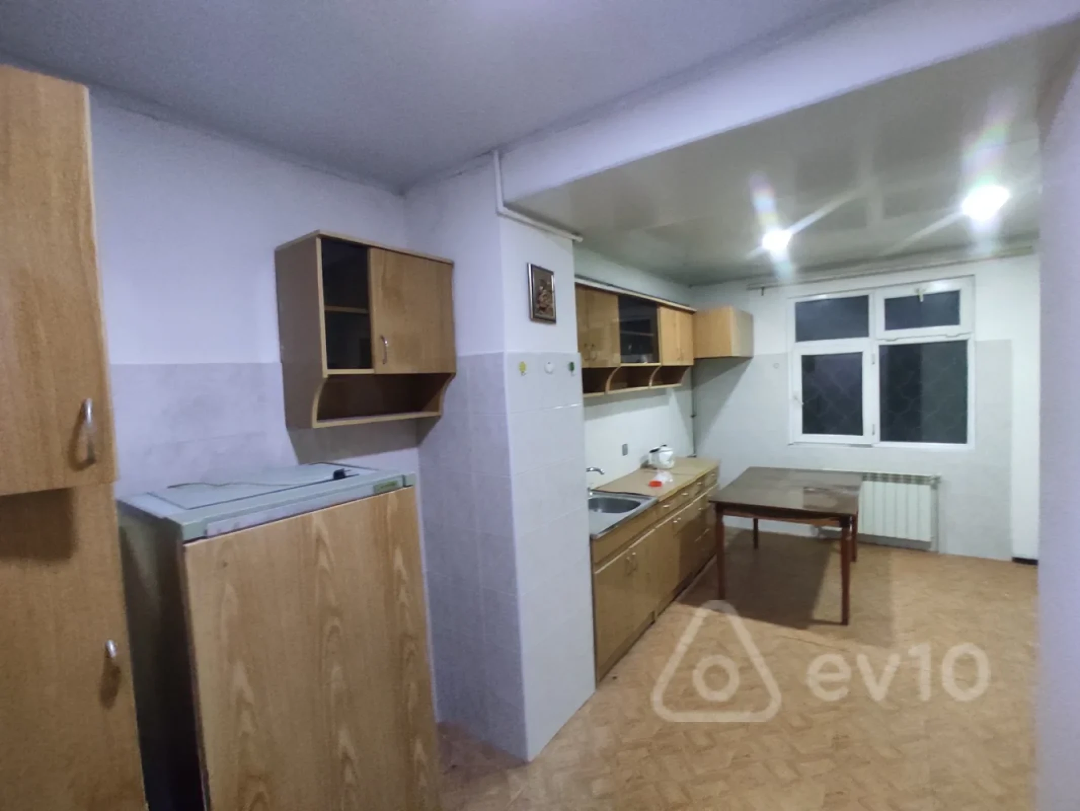 Satılır 5 otaqlı köhnə tikili 120 m²