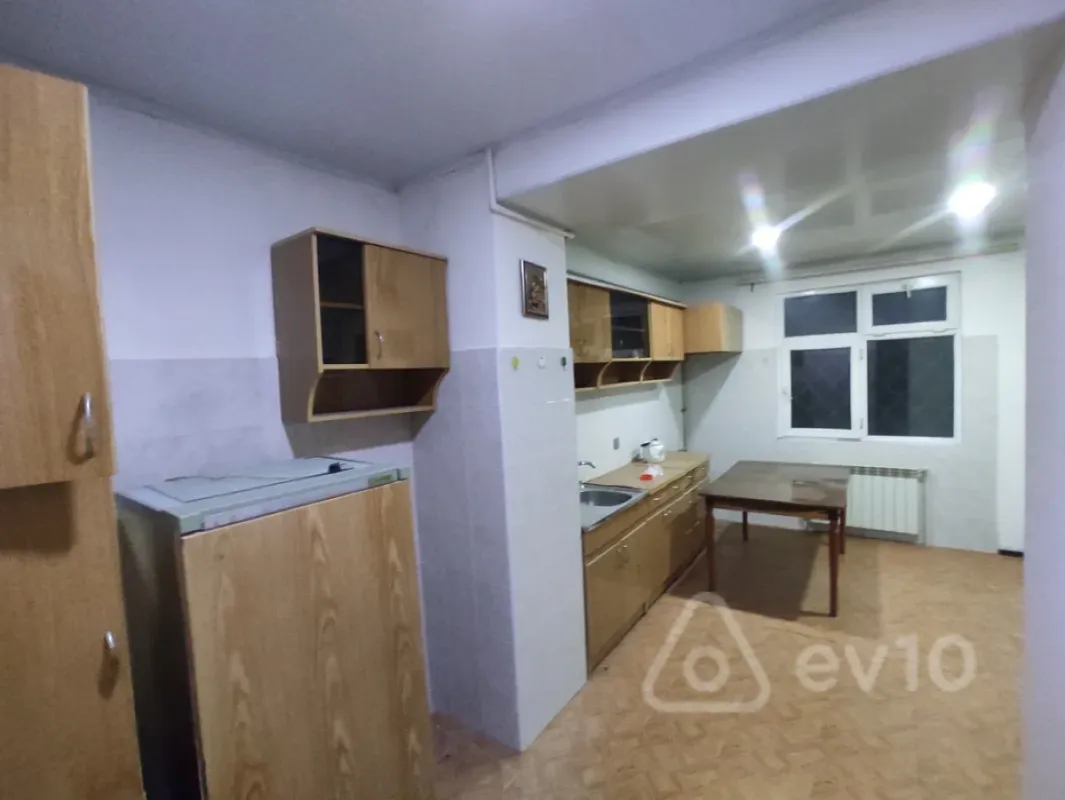 Satılır 5 otaqlı köhnə tikili 120 m²