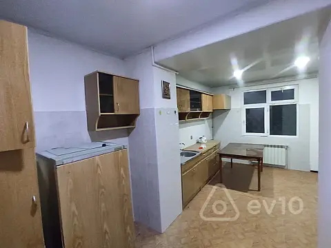 Satılır 5 otaqlı köhnə tikili 120 m²