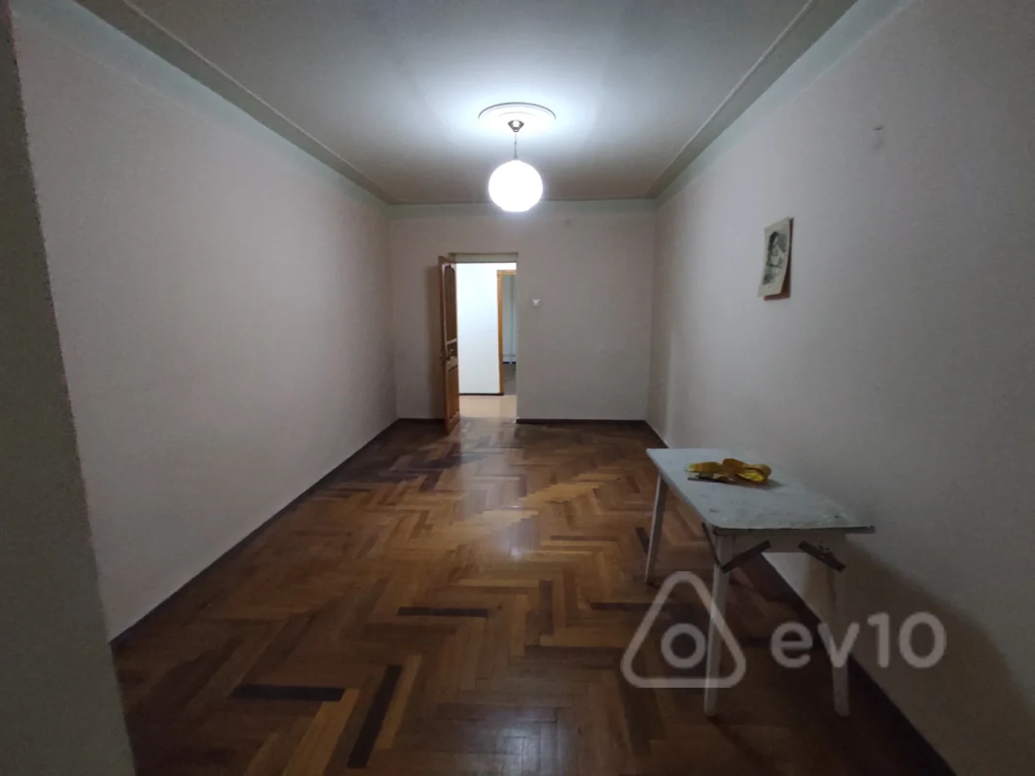 Satılır 5 otaqlı köhnə tikili 120 m²