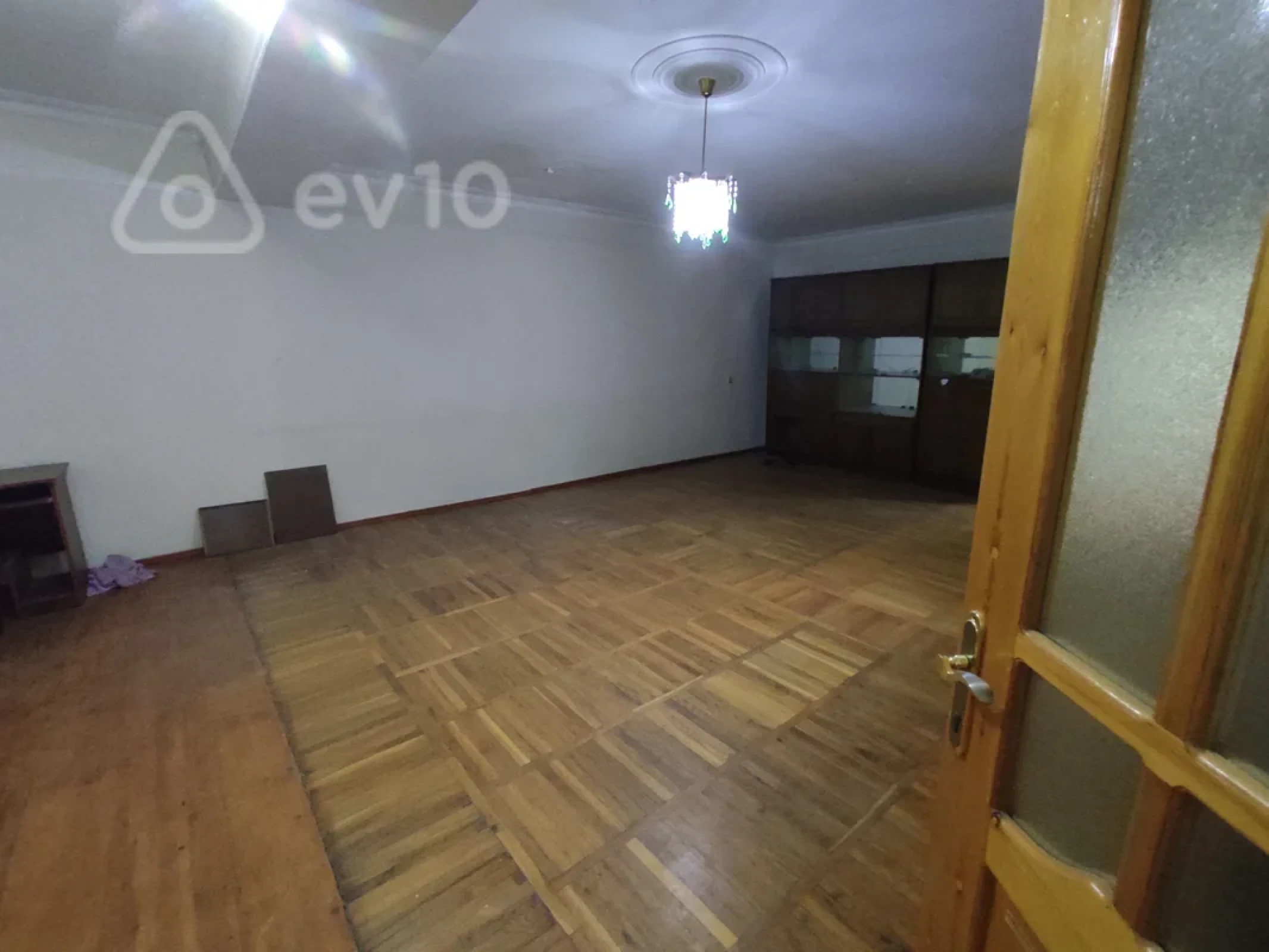 Satılır 5 otaqlı köhnə tikili 120 m²