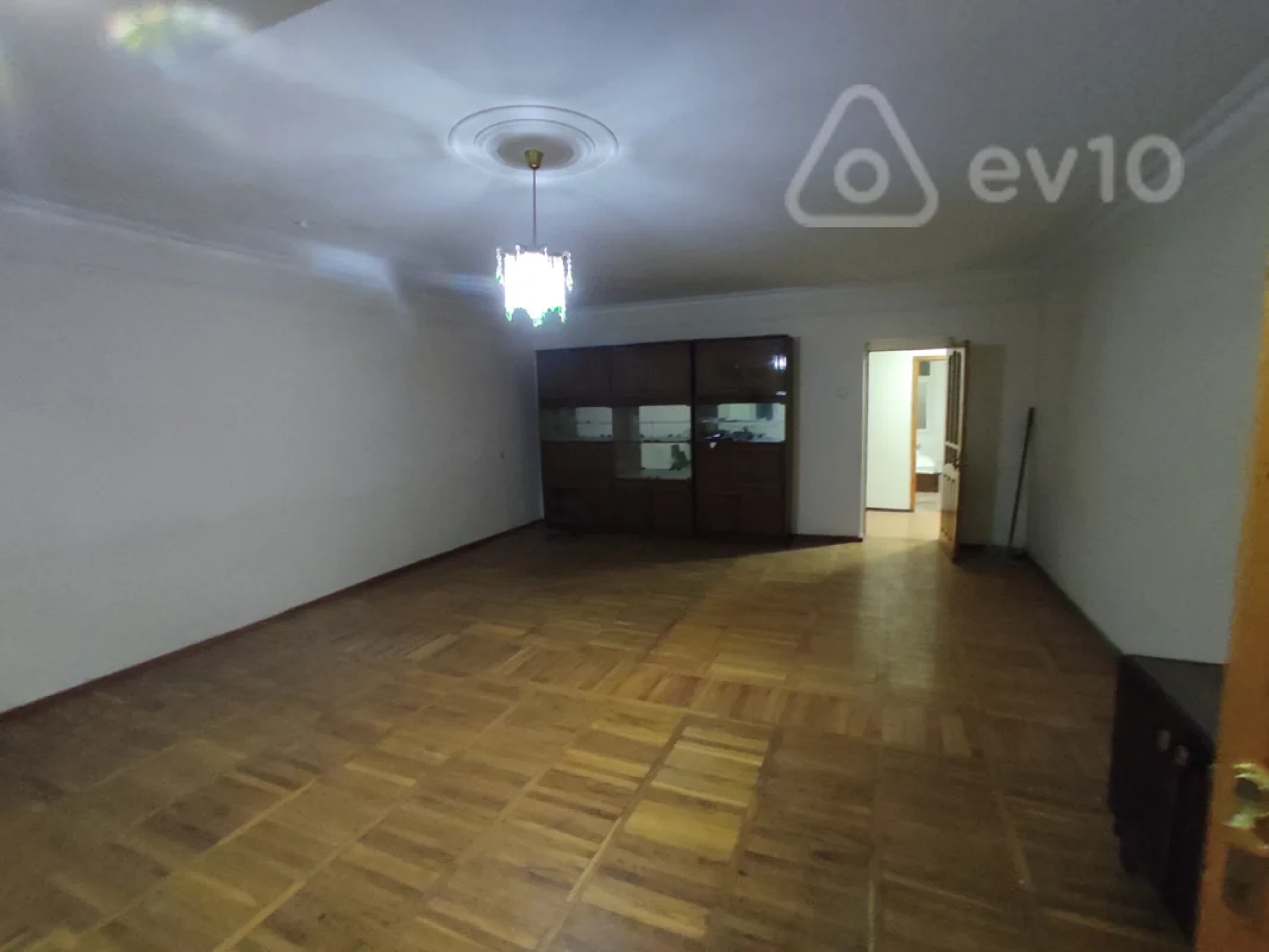 Satılır 5 otaqlı köhnə tikili 120 m²