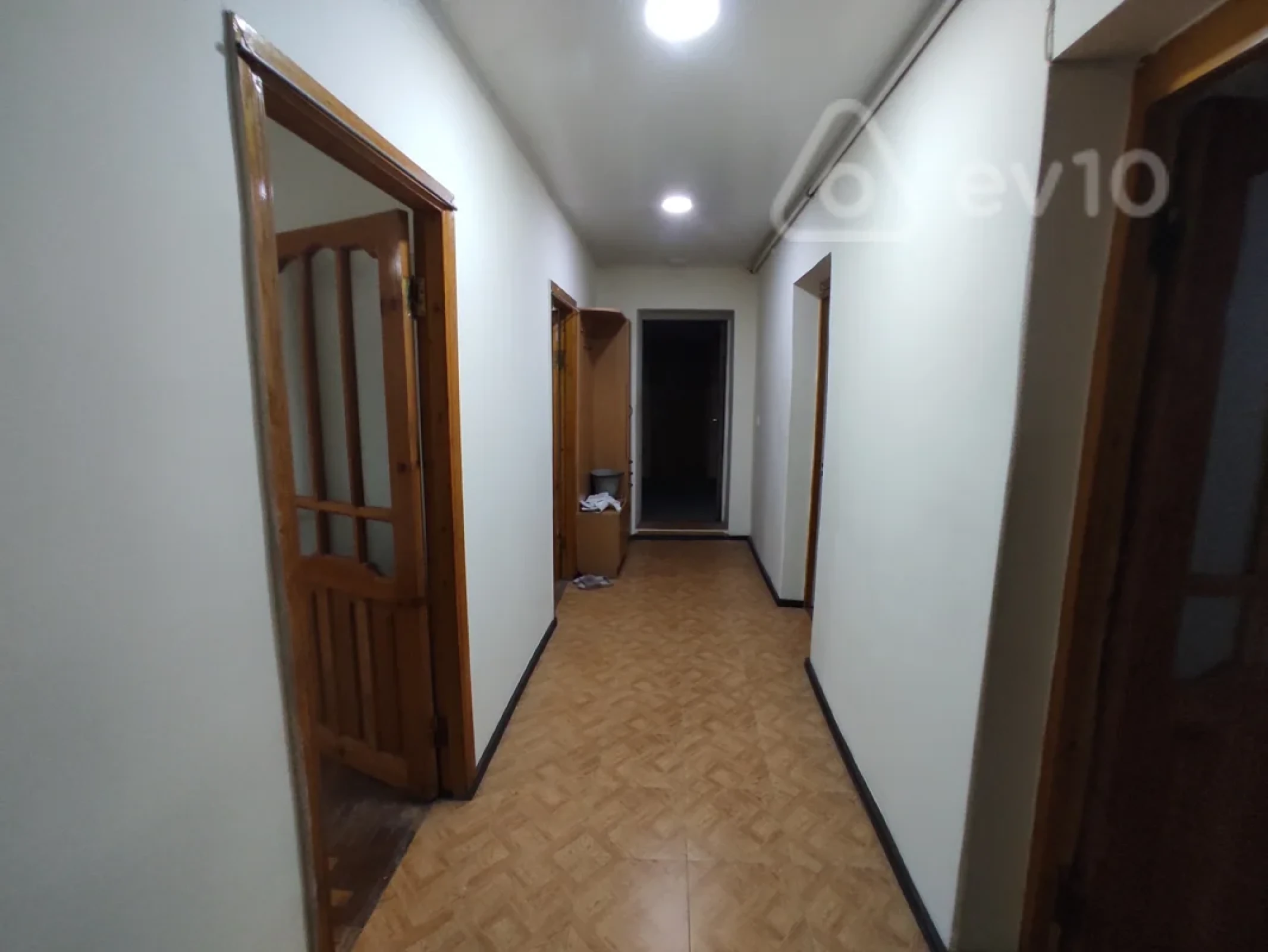Satılır 5 otaqlı köhnə tikili 120 m²