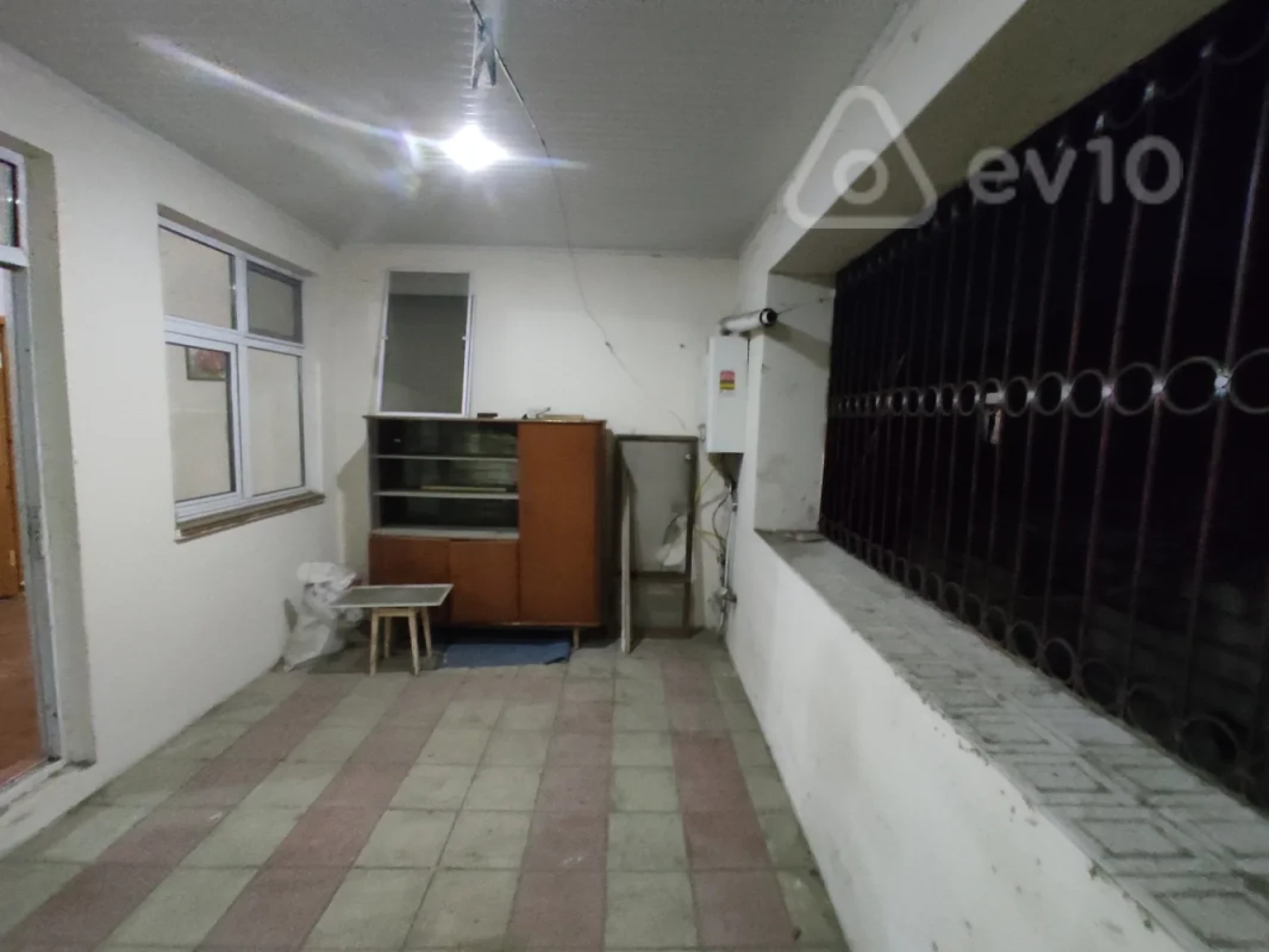 Satılır 5 otaqlı köhnə tikili 120 m²
