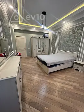 Kirayə verilir 3 otaqlı yeni tikili 150 m²