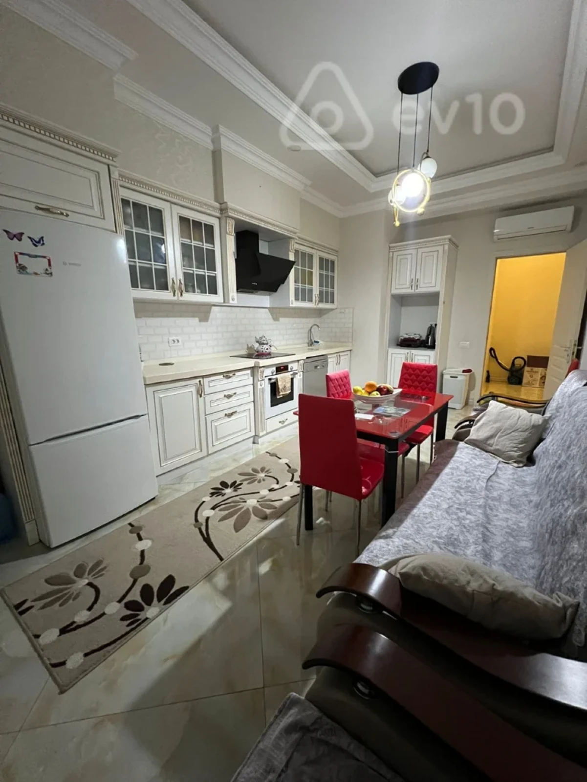 Kirayə verilir 3 otaqlı yeni tikili 150 m²