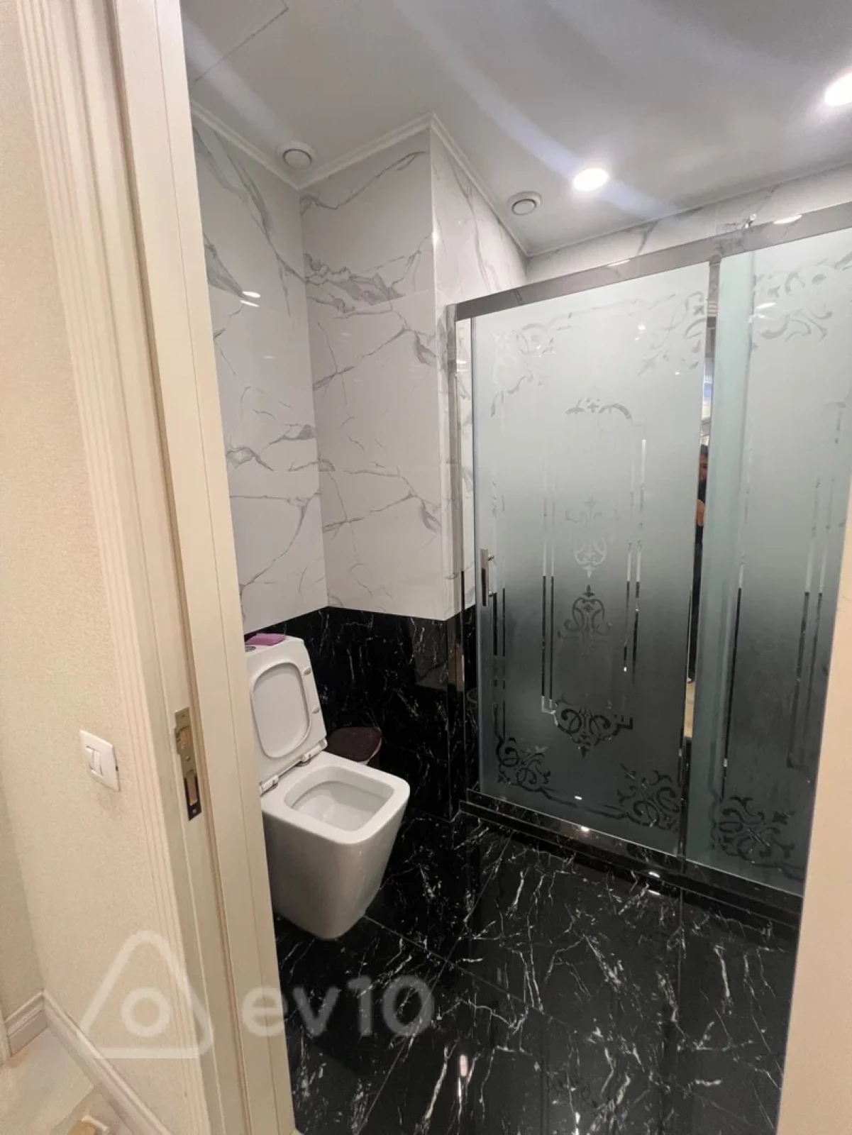 Kirayə verilir 3 otaqlı yeni tikili 150 m²