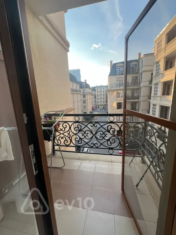 Kirayə verilir 3 otaqlı yeni tikili 150 m²