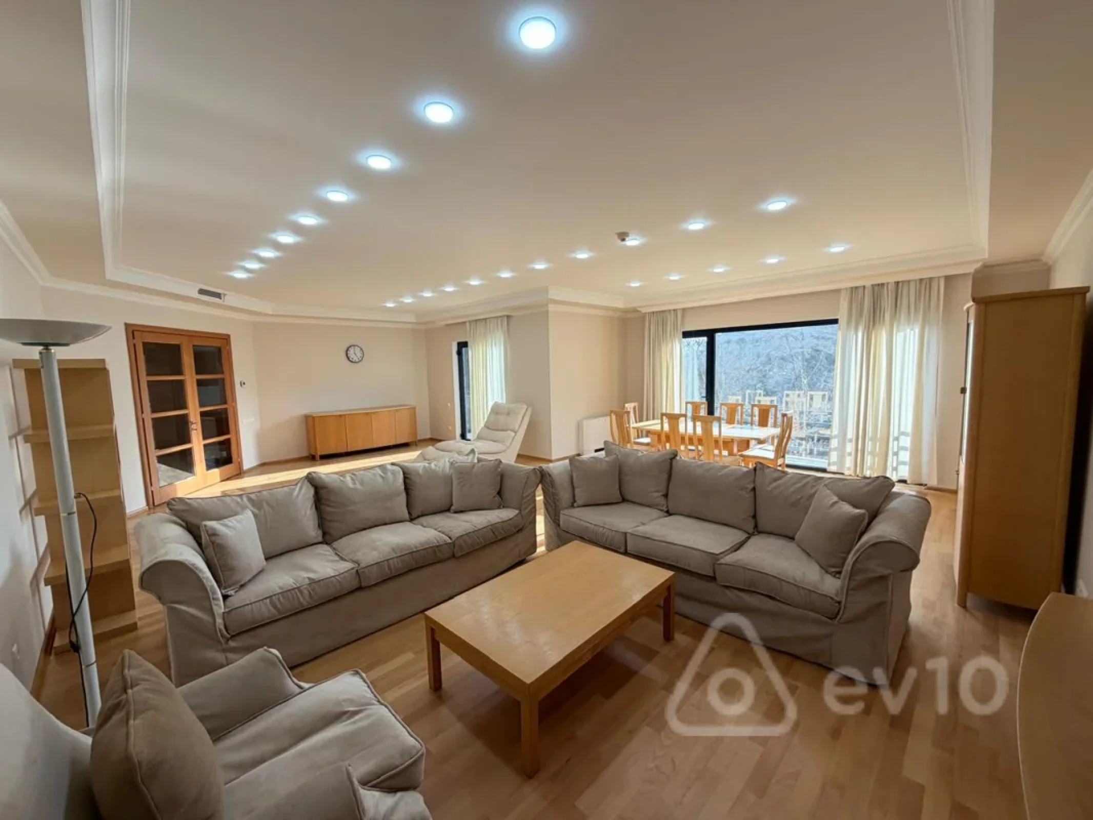 Kirayə verilir 4 otaqlı yeni tikili 170 m²