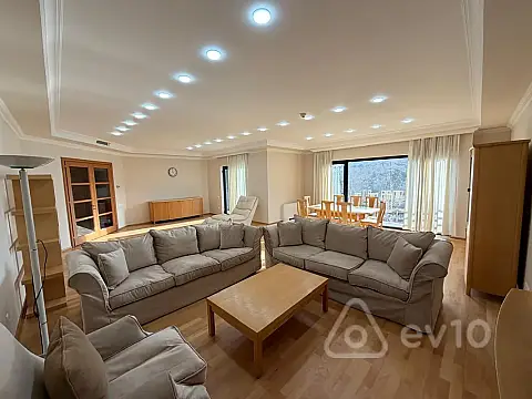Kirayə verilir 4 otaqlı yeni tikili 170 m²