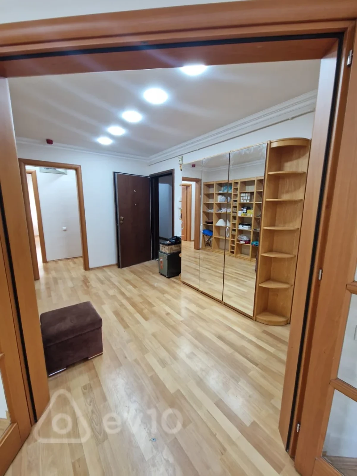Kirayə verilir 4 otaqlı yeni tikili 170 m²