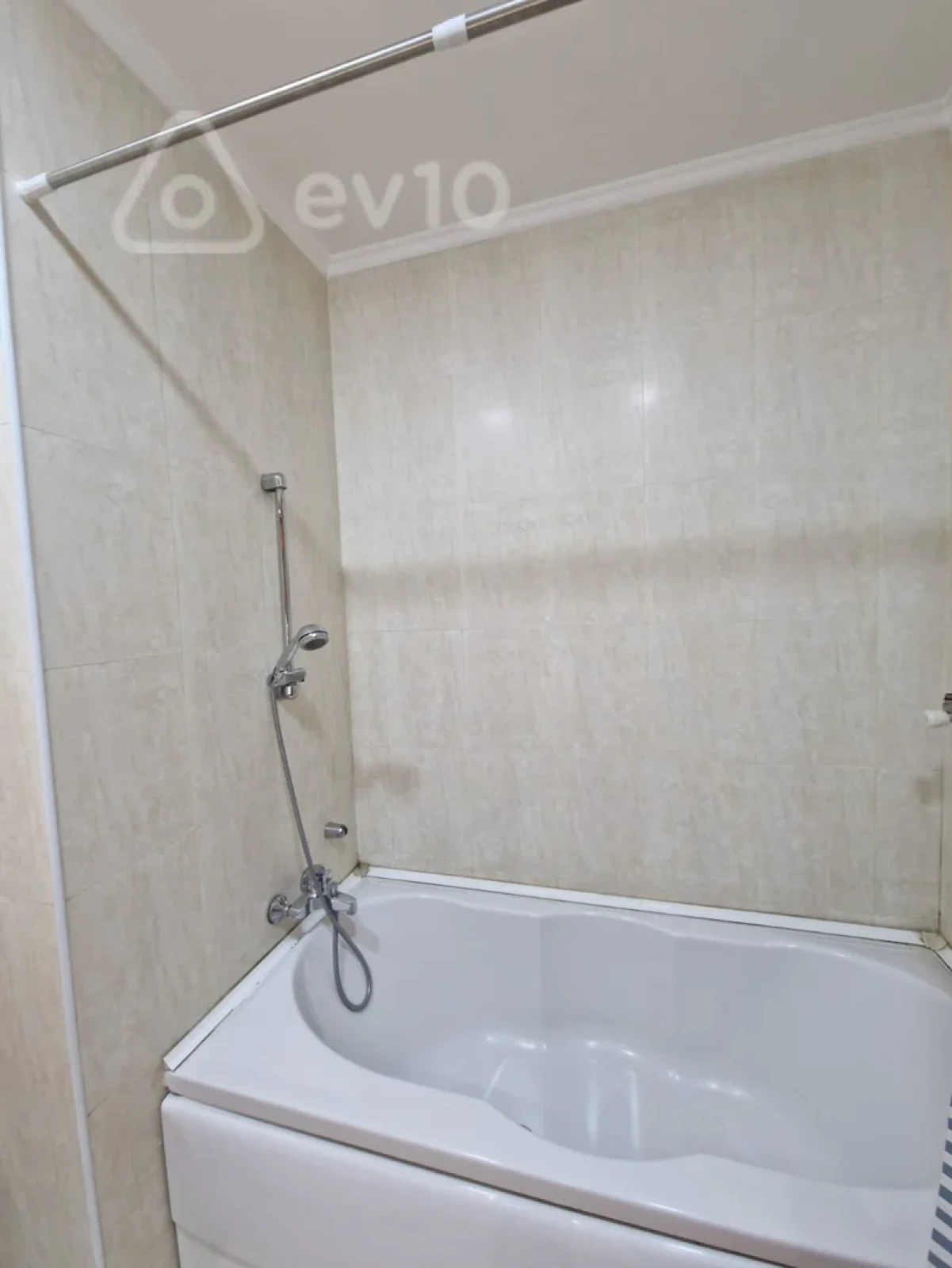 Kirayə verilir 4 otaqlı yeni tikili 170 m²