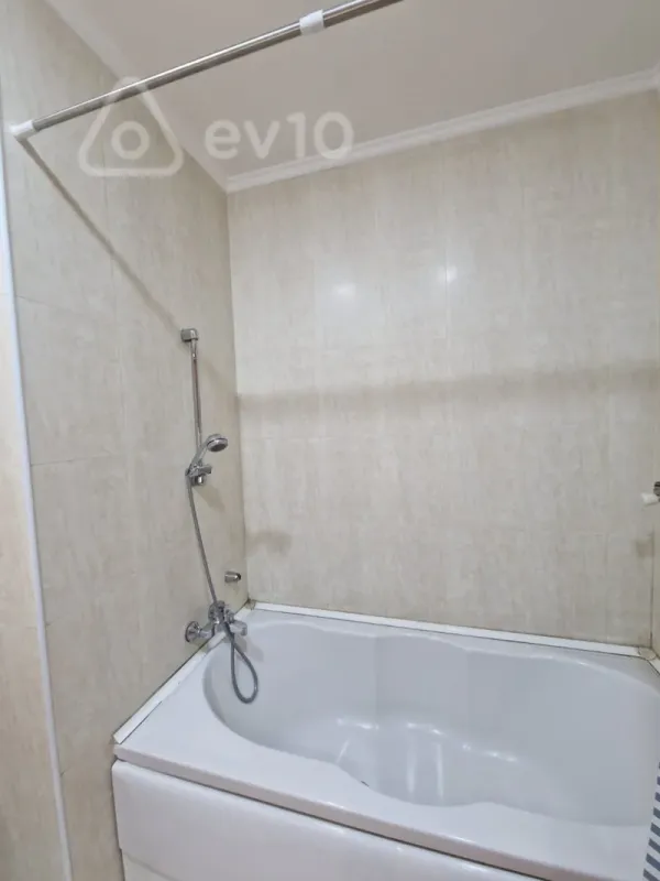 Kirayə verilir 4 otaqlı yeni tikili 170 m²