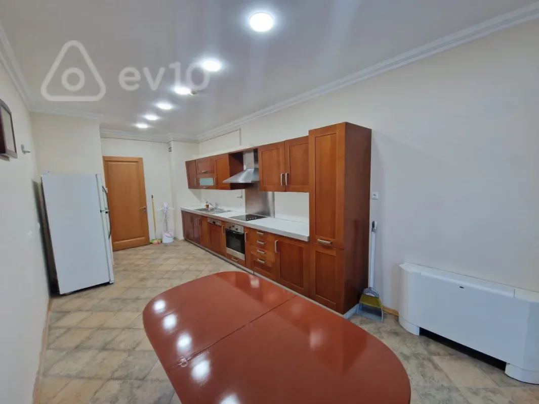 Kirayə verilir 4 otaqlı yeni tikili 170 m²