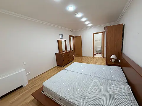 Kirayə verilir 4 otaqlı yeni tikili 170 m²