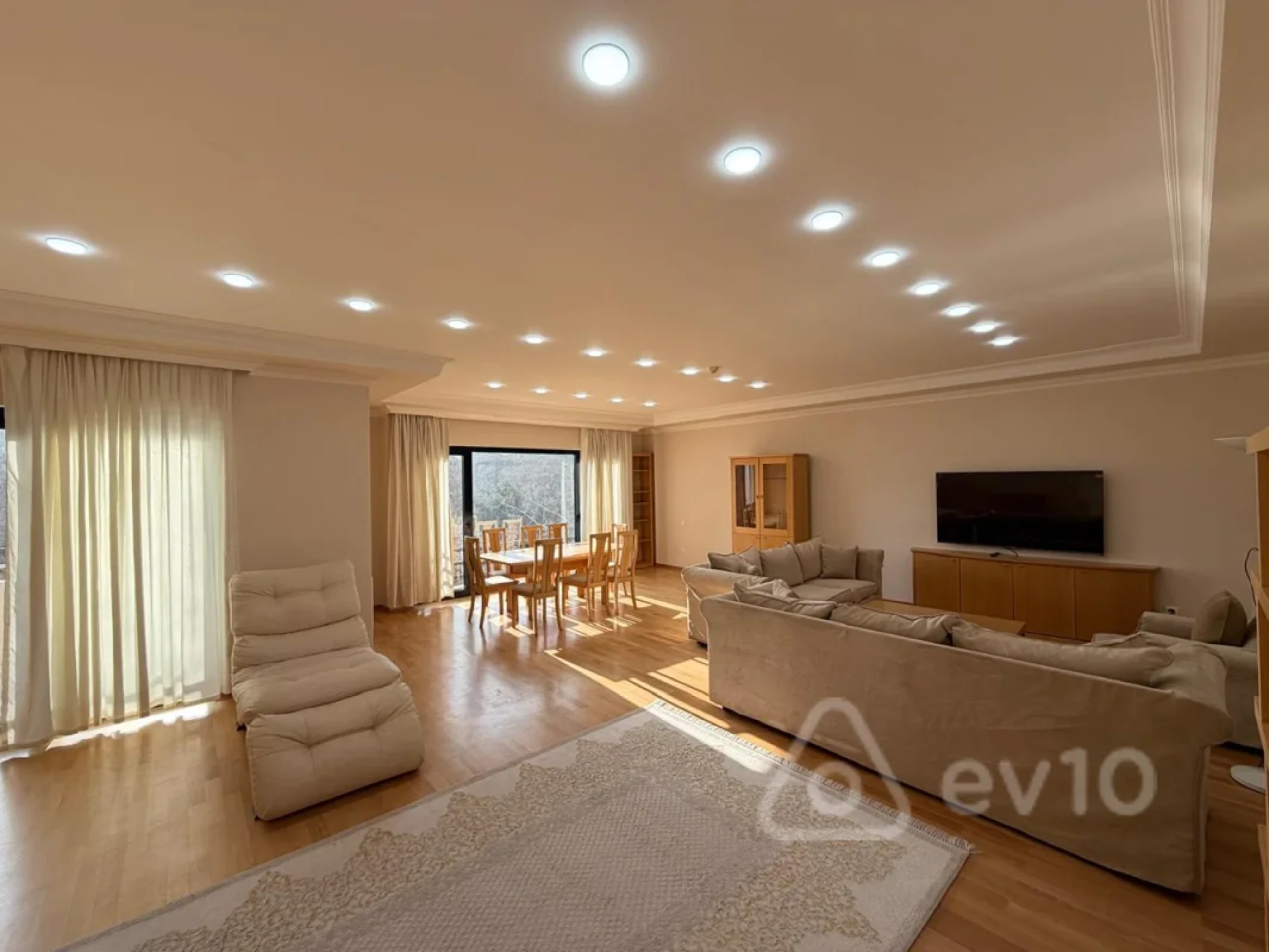 Kirayə verilir 4 otaqlı yeni tikili 170 m²