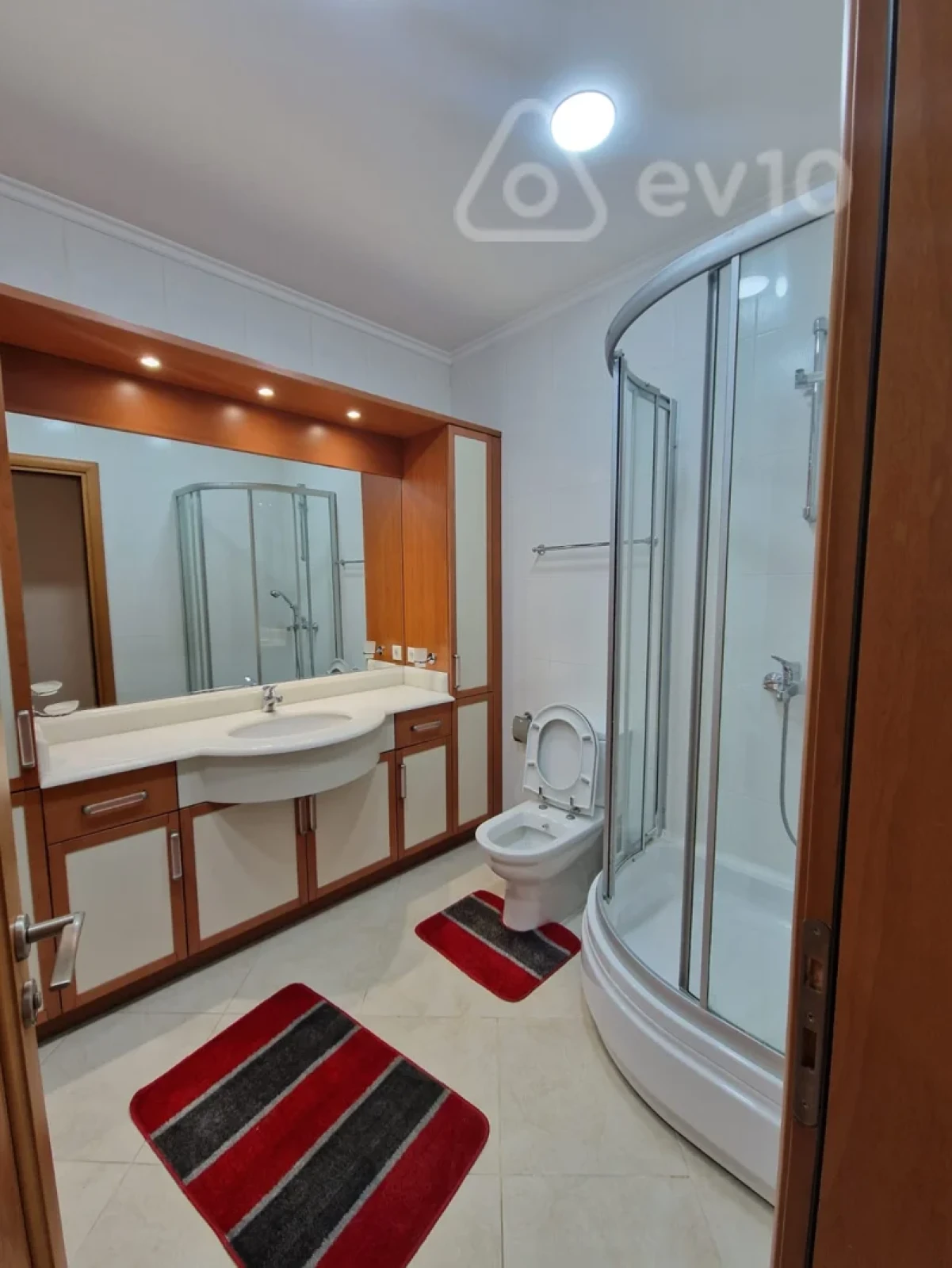Kirayə verilir 4 otaqlı yeni tikili 170 m²