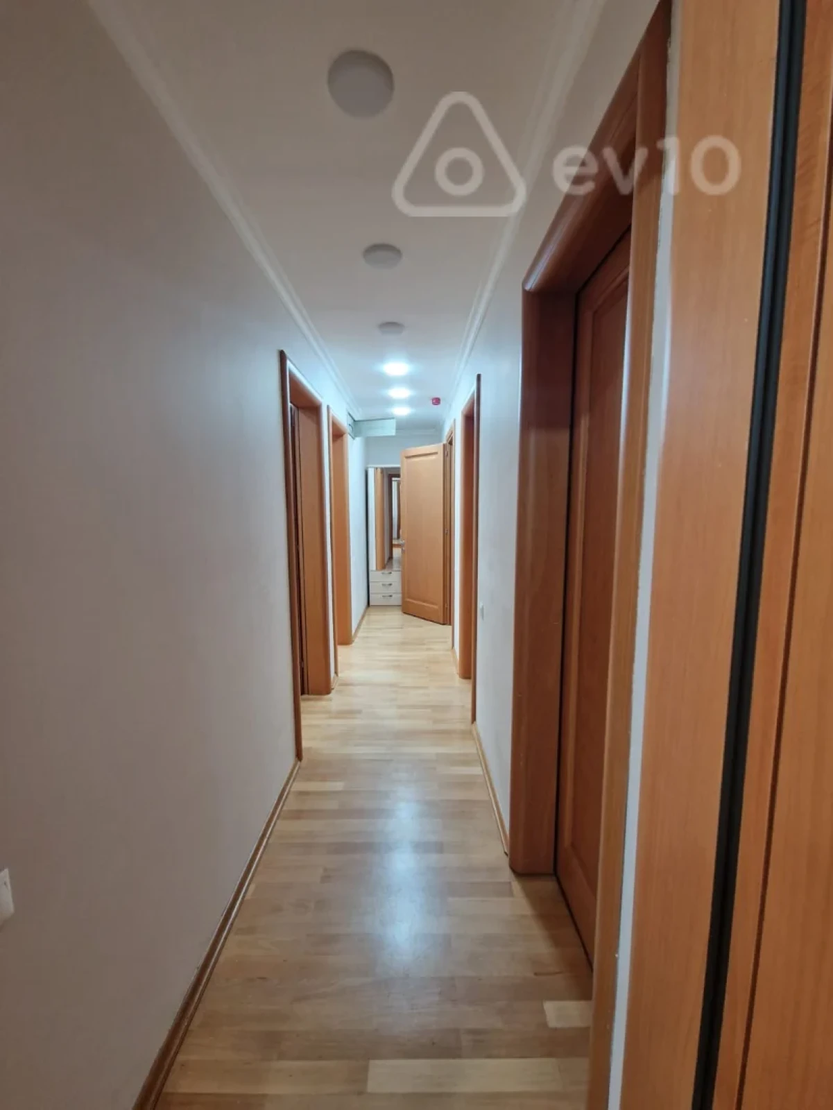 Kirayə verilir 4 otaqlı yeni tikili 170 m²