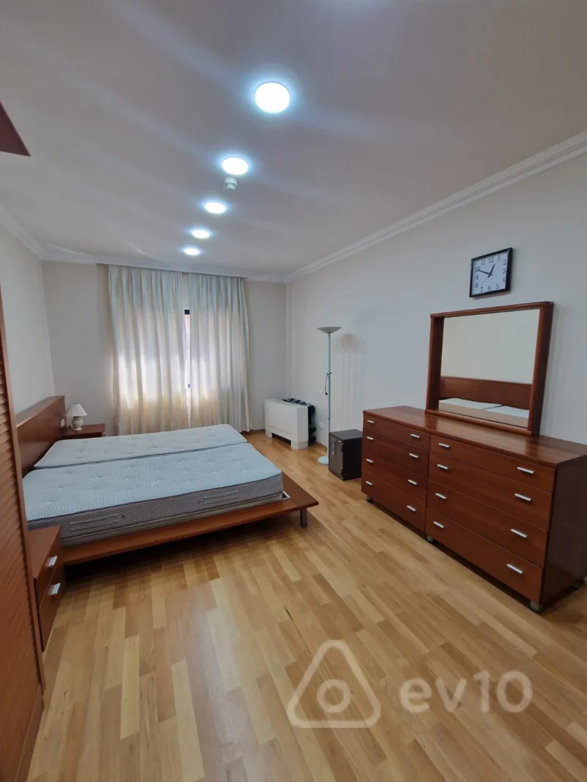 Kirayə verilir 4 otaqlı yeni tikili 170 m²