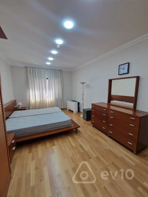 Kirayə verilir 4 otaqlı yeni tikili 170 m²