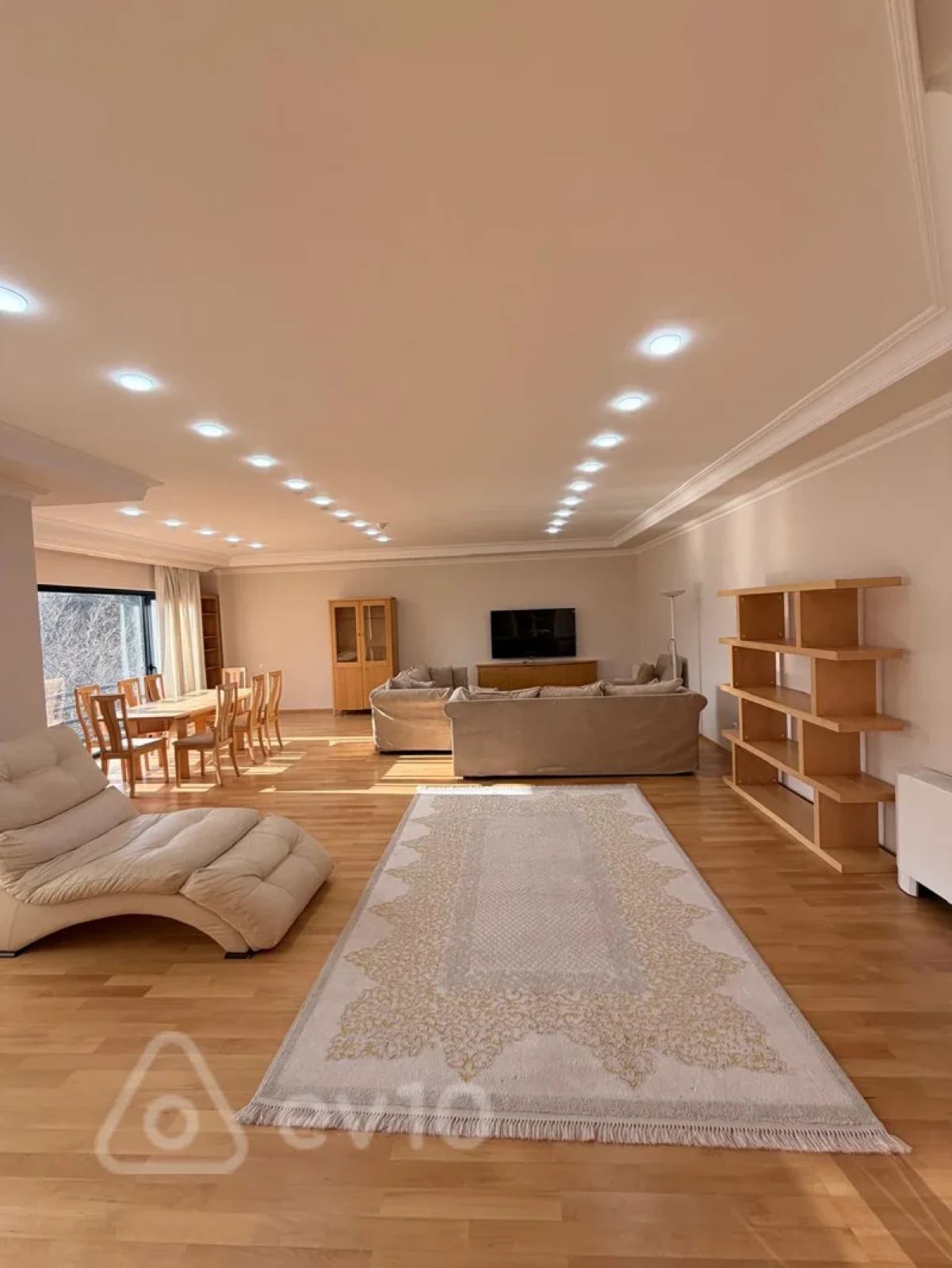 Kirayə verilir 4 otaqlı yeni tikili 170 m²
