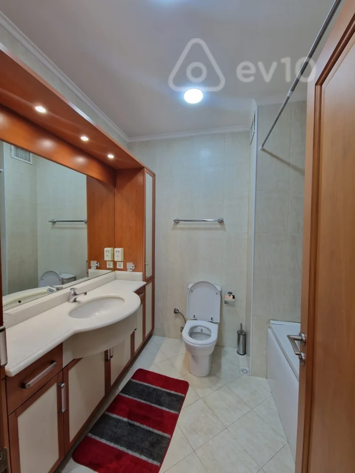 Kirayə verilir 4 otaqlı yeni tikili 170 m²