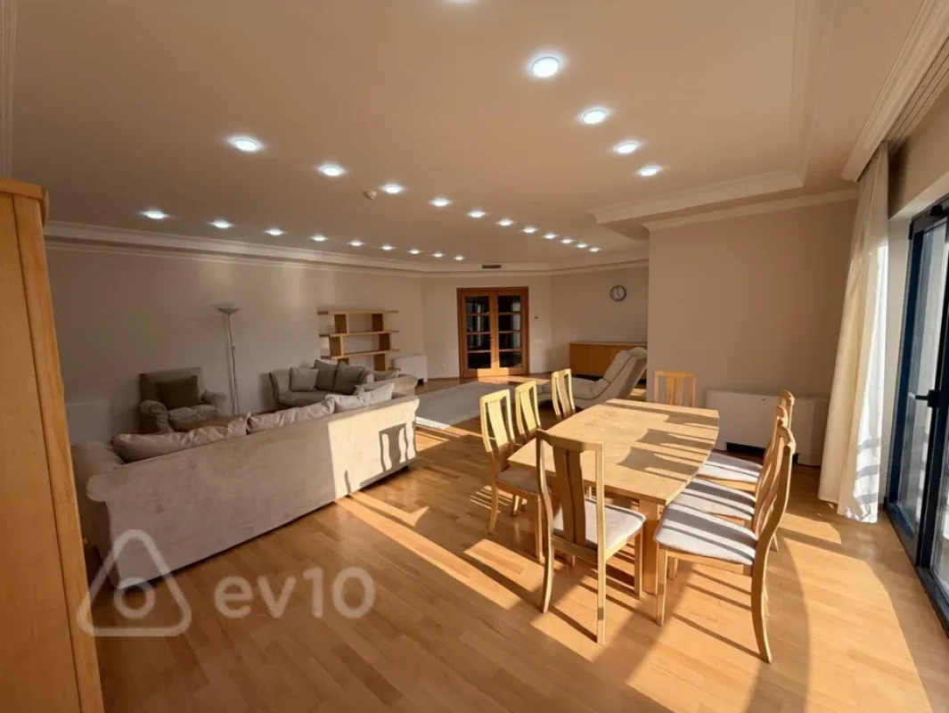 Kirayə verilir 4 otaqlı yeni tikili 170 m²