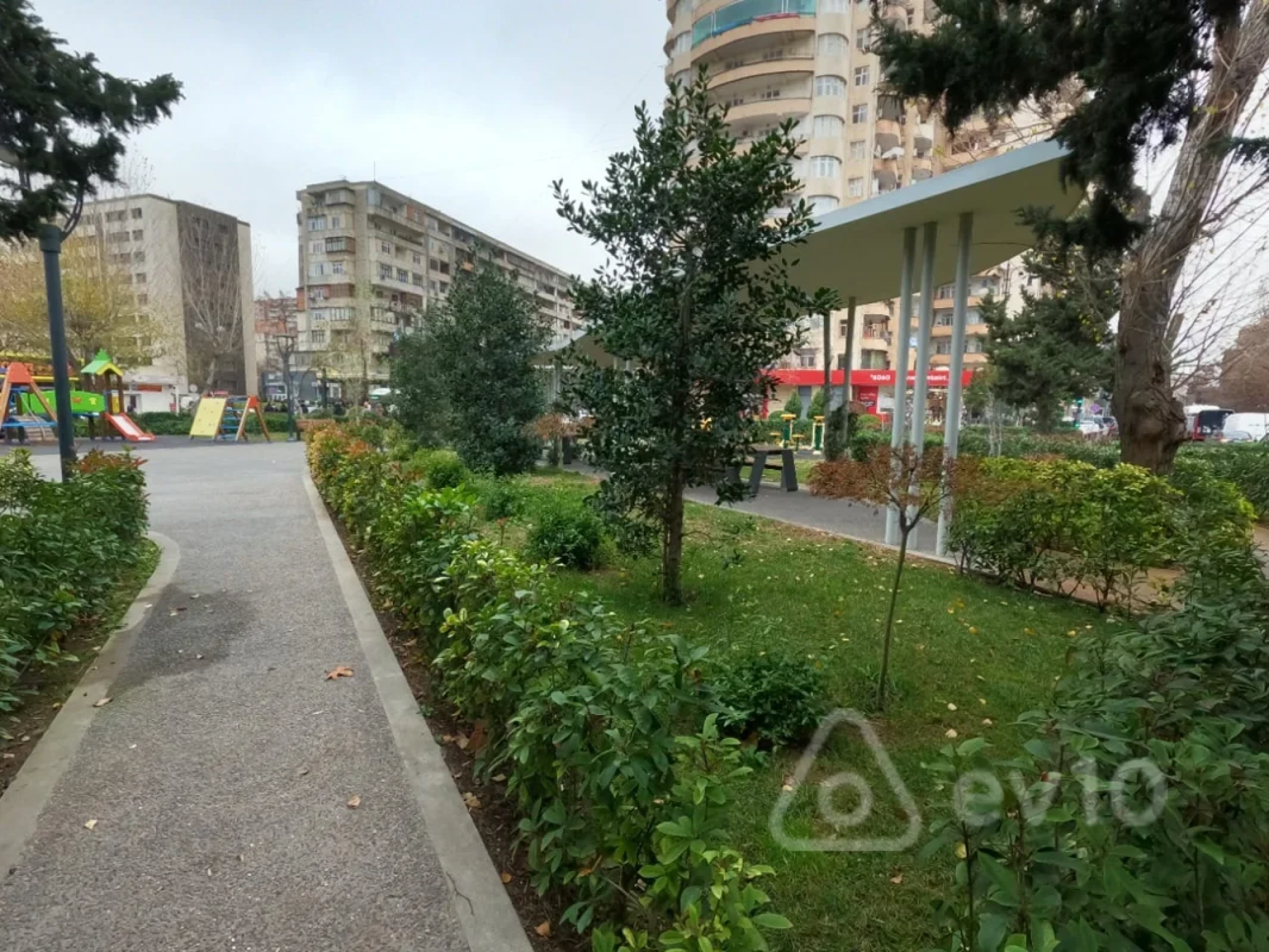 Kirayə verilir 2 otaqlı yeni tikili 112 m²