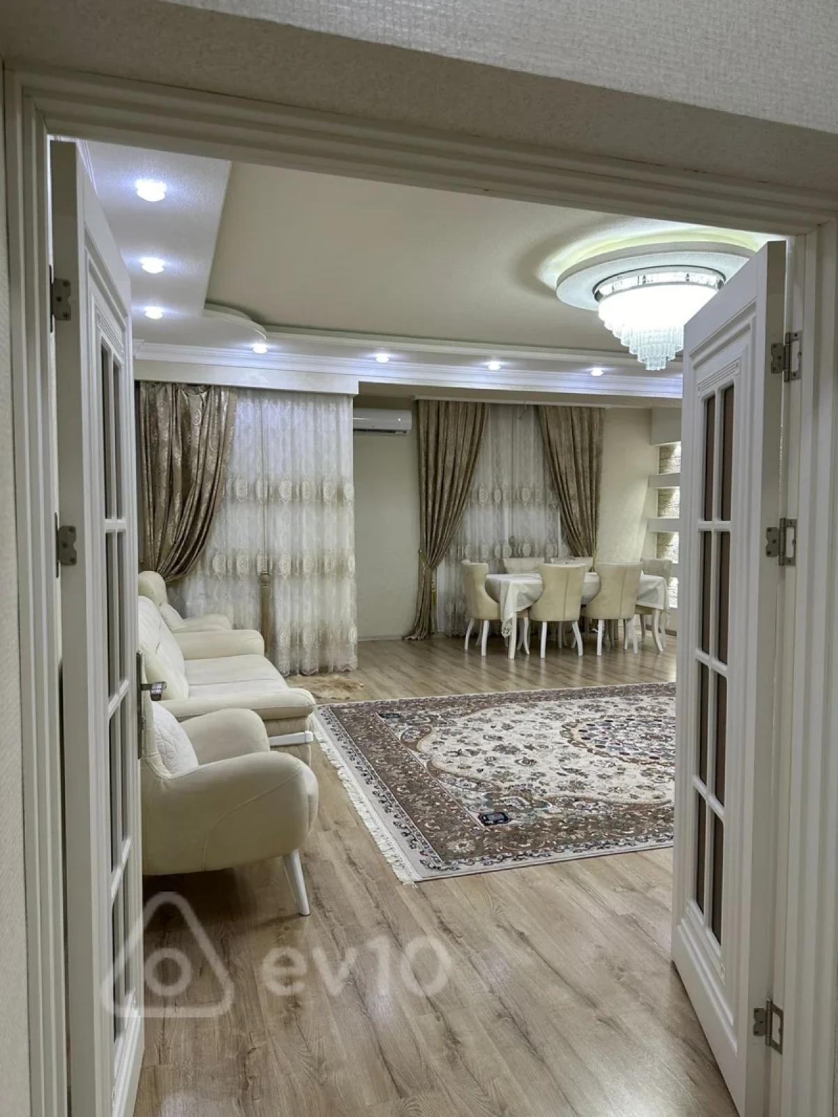 Kirayə verilir 2 otaqlı yeni tikili 112 m²