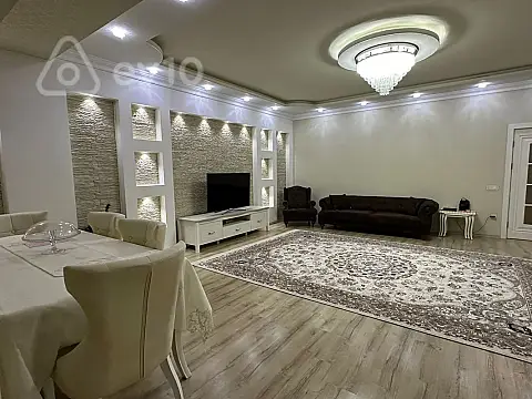 Kirayə verilir 2 otaqlı yeni tikili 112 m²