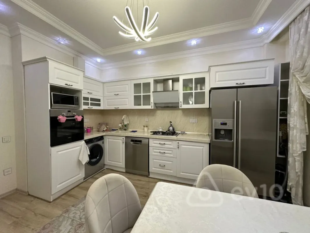 Kirayə verilir 2 otaqlı yeni tikili 112 m²