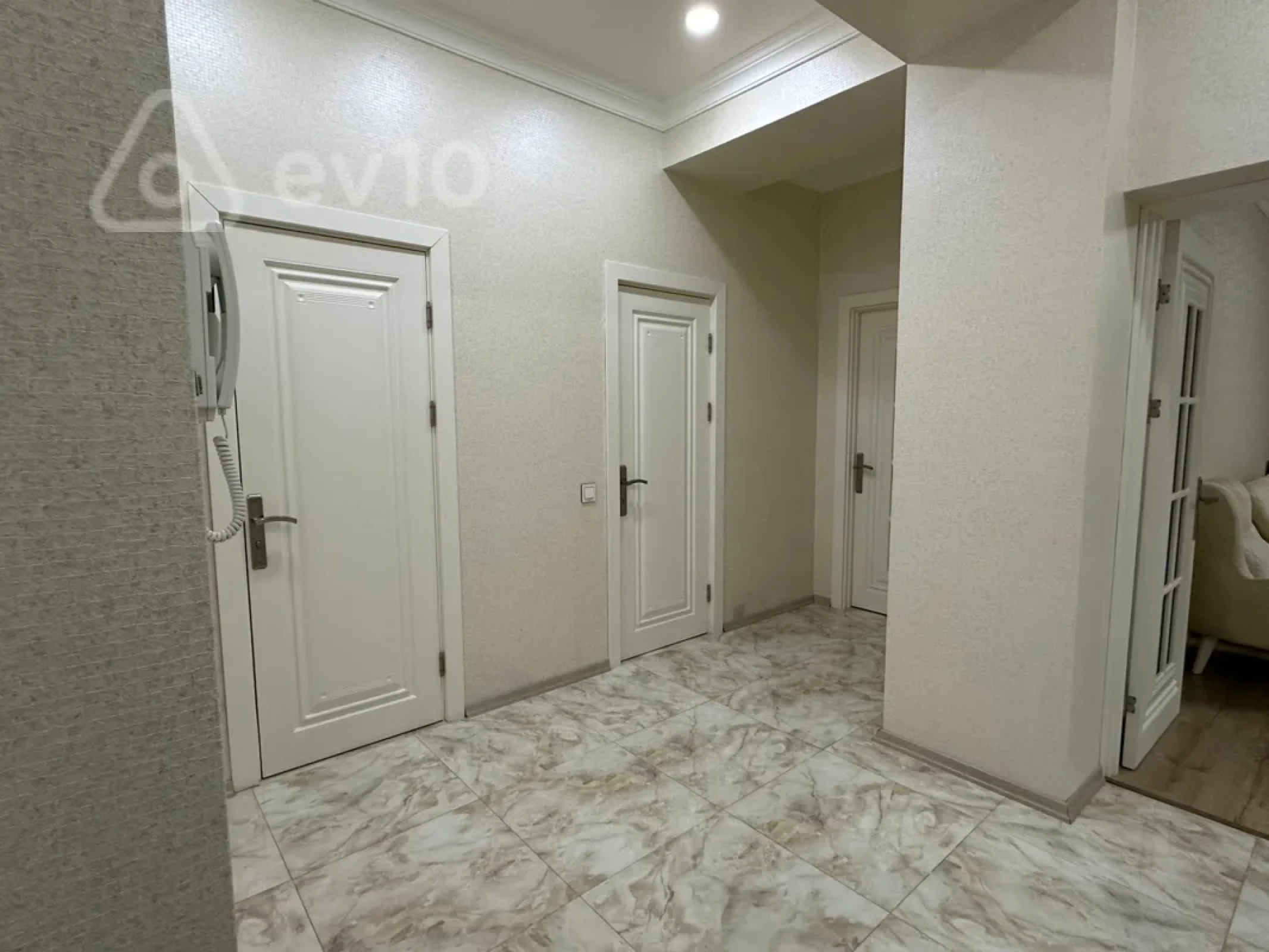 Kirayə verilir 2 otaqlı yeni tikili 112 m²