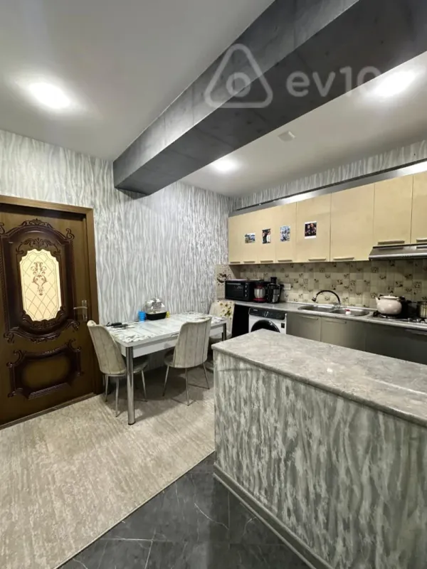 Satılır 3 otaqlı yeni tikili 110 m²