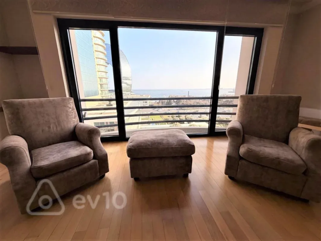 Kirayə verilir 4 otaqlı yeni tikili 170 m²