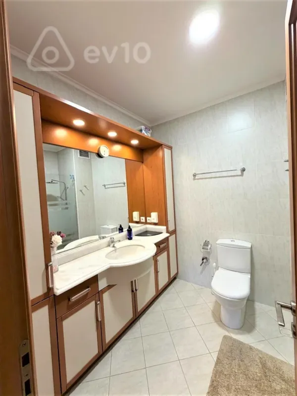 Kirayə verilir 4 otaqlı yeni tikili 170 m²