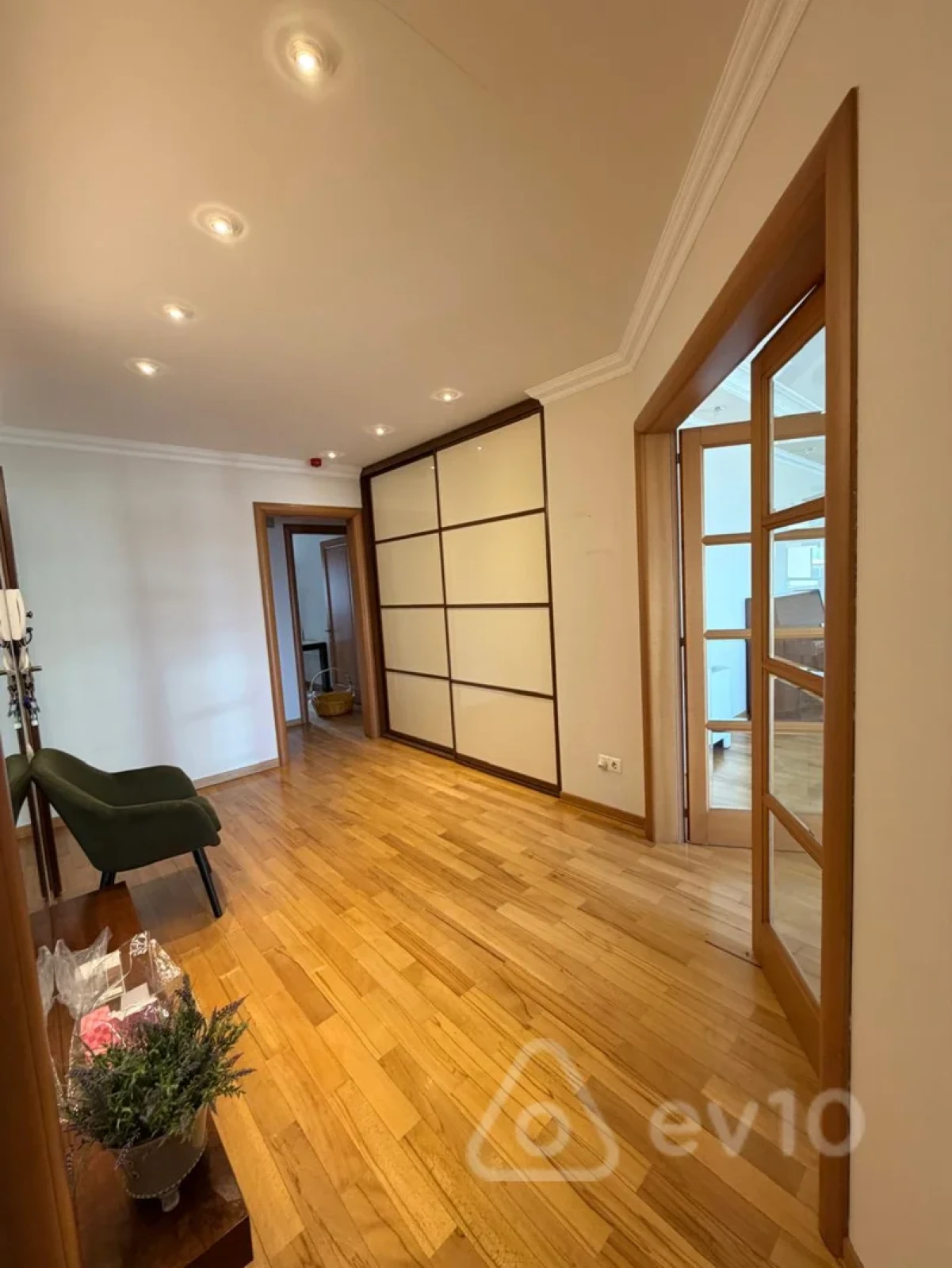 Kirayə verilir 4 otaqlı yeni tikili 170 m²