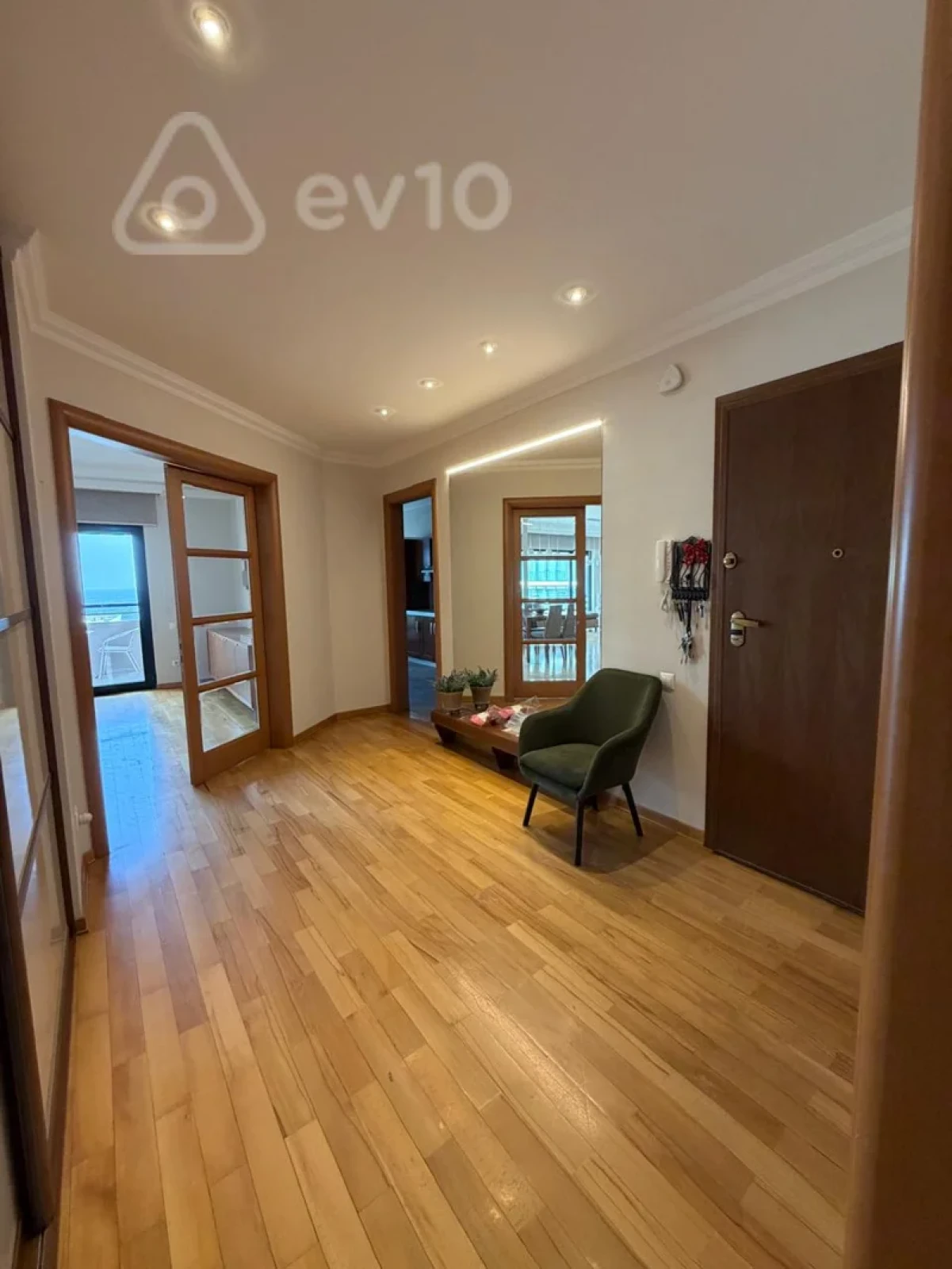 Kirayə verilir 4 otaqlı yeni tikili 170 m²