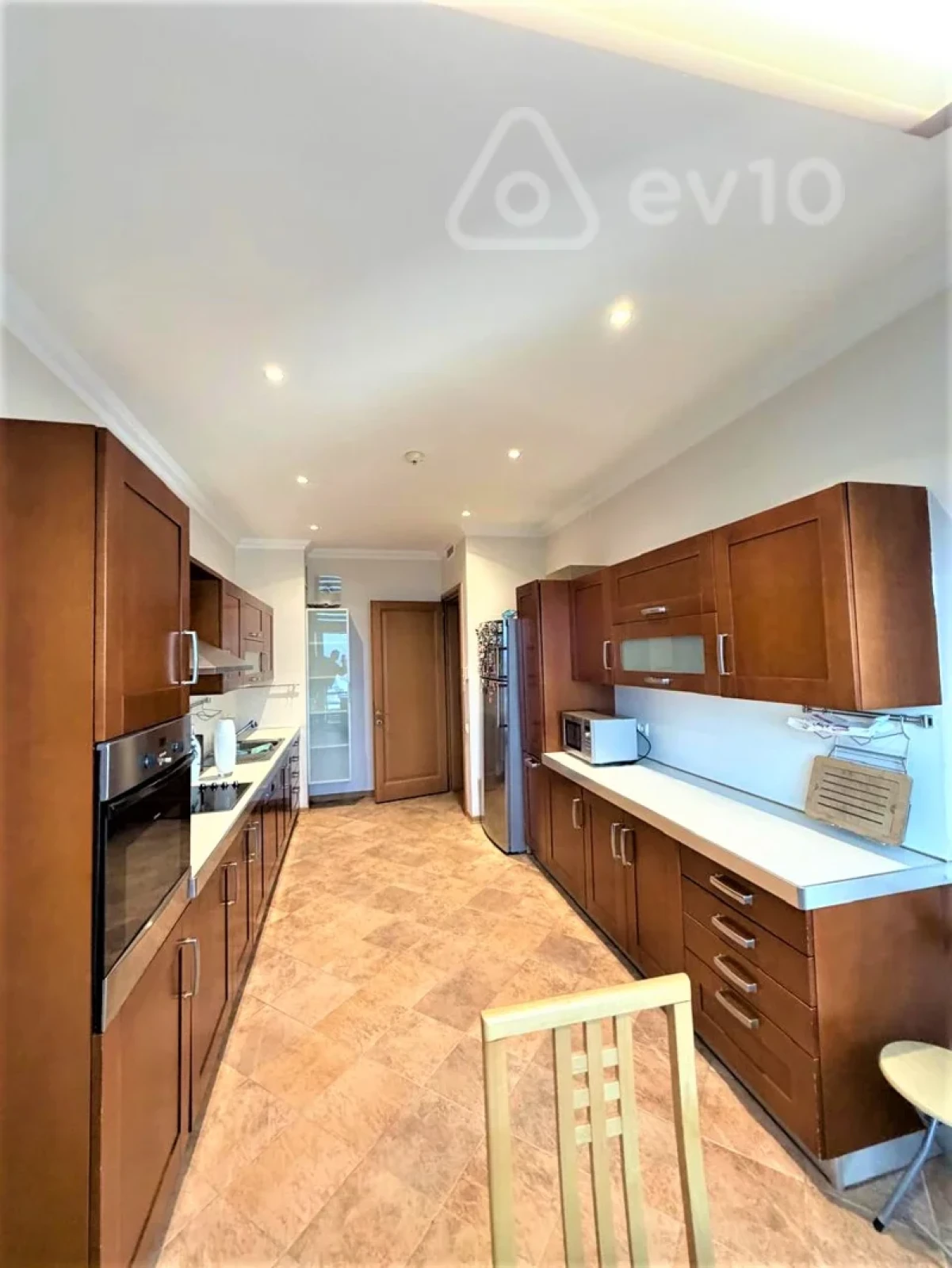 Kirayə verilir 4 otaqlı yeni tikili 170 m²