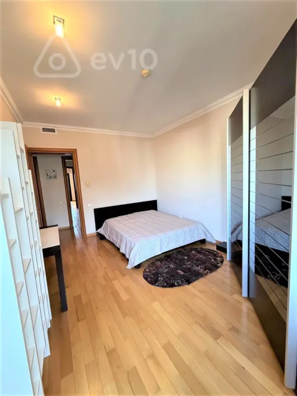 Kirayə verilir 4 otaqlı yeni tikili 170 m²