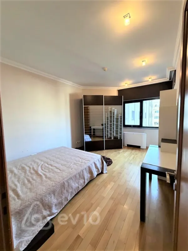 Kirayə verilir 4 otaqlı yeni tikili 170 m²