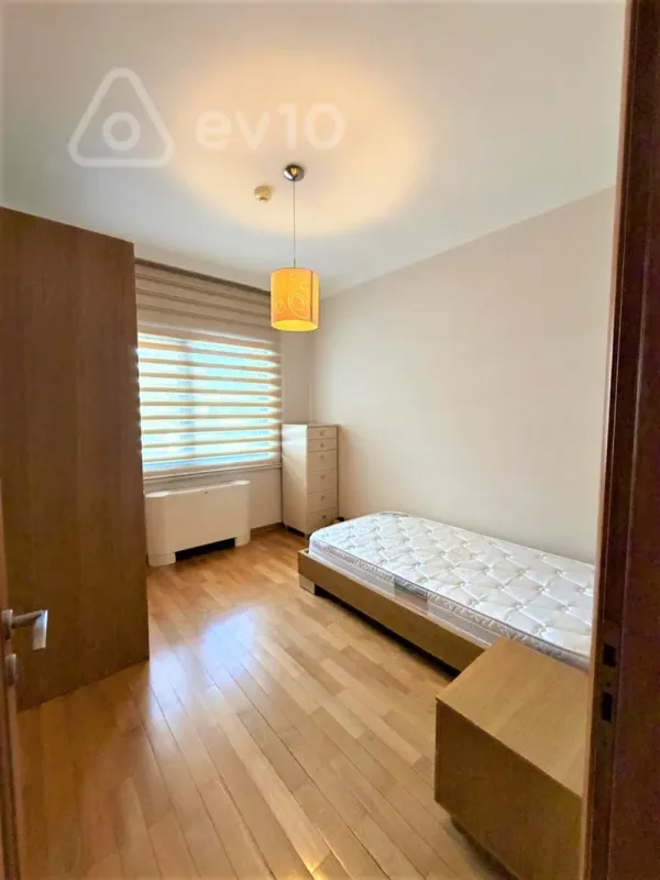 Kirayə verilir 4 otaqlı yeni tikili 170 m²